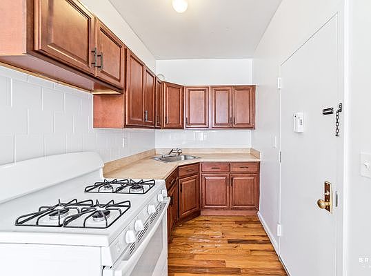 5th image of 762 Miller Ave APT 2