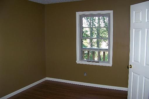 5th image of 221 W Hollis St