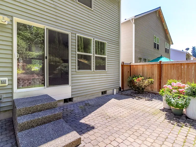 1661 Jensen Ave — Photo 45