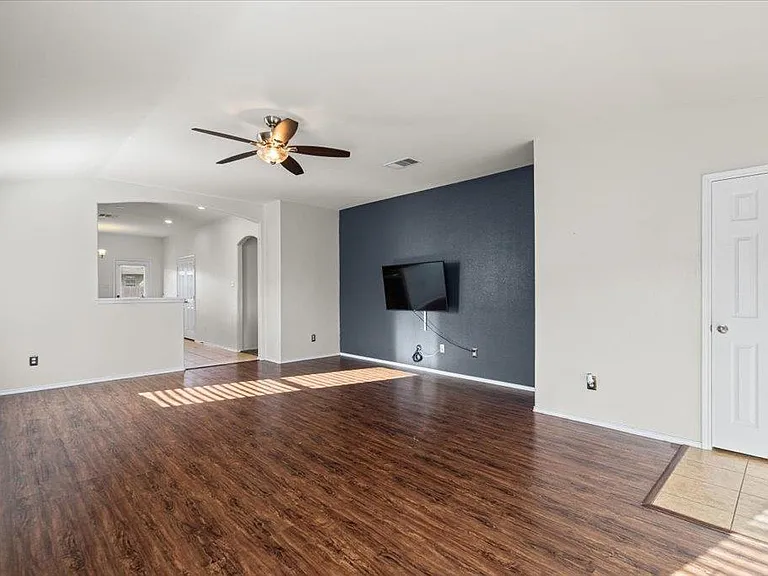 357 Old West Trl — Photo 3