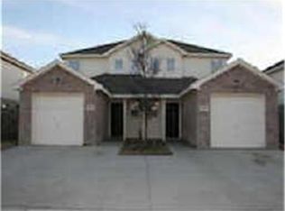 1216 Village Garden Dr, Azle, TX 76020