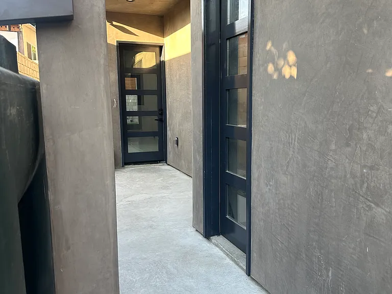 Main Entrance / Garage to Font