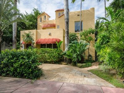 5216 Pine Tree Dr, Miami Beach, FL, 33140