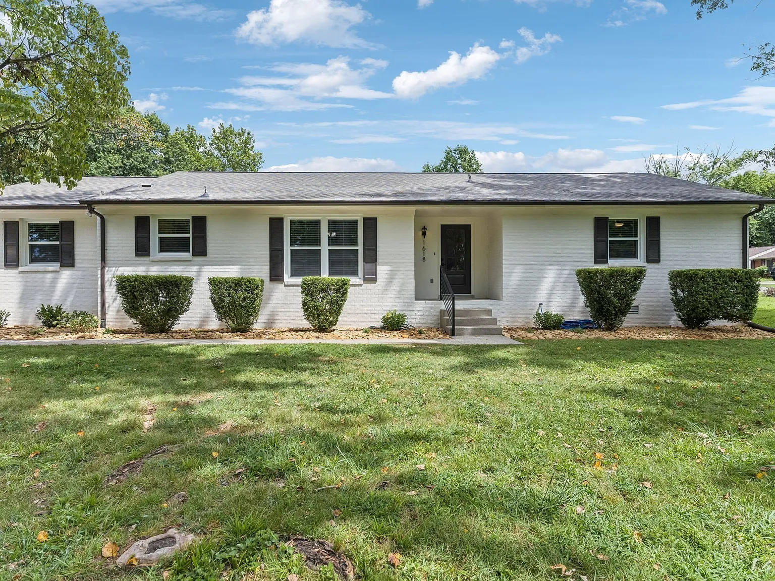 3 bed, 2.0 bath, 2000 sqft, $3,500 — Photo 2