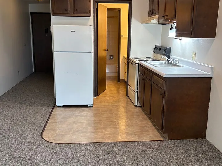 1440 Dakota Dr N — Photo 12