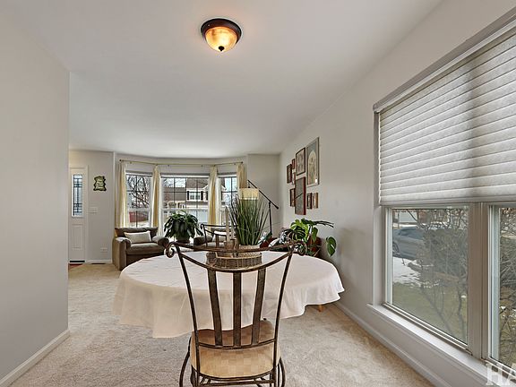 5th image of 49 W Dahlia Ln