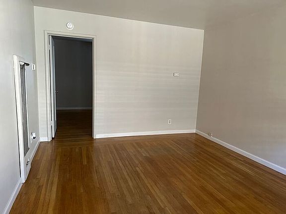 3rd image of 2323 H St APT 6A