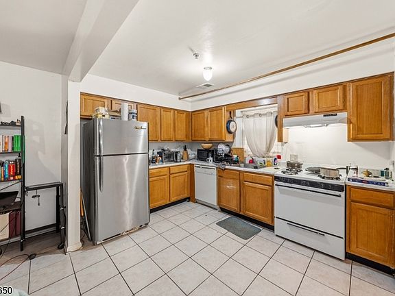 3rd image of 39 Wainwright St