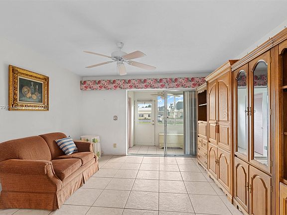 2nd image of 2857 Ashley Dr W APT A