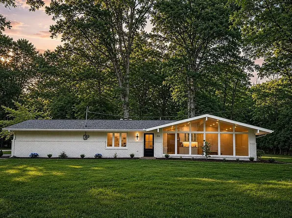 444 Leawood Dr, New Castle, PA 16105