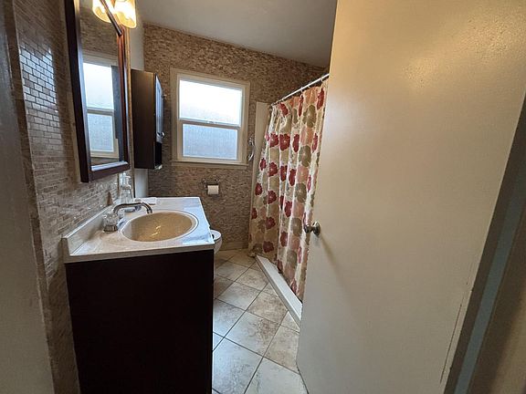 4th image of 1441 W 20th St