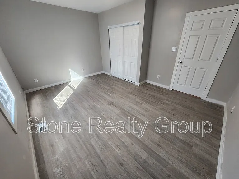2445 Liberty Ave — Photo 8