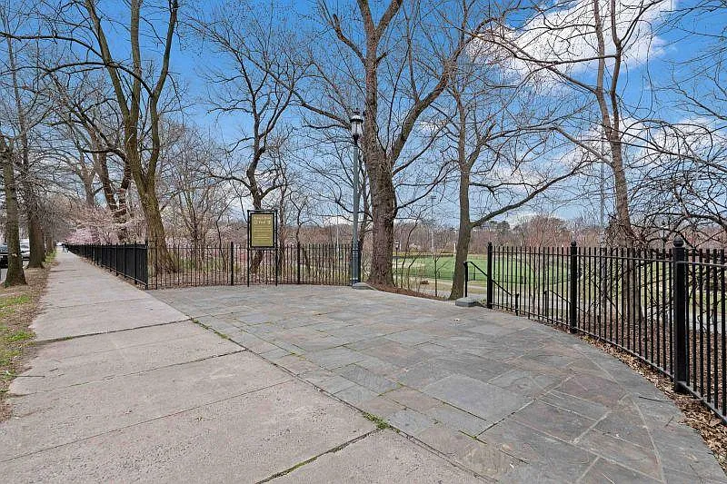 2 bed, $1,600 — Photo 2