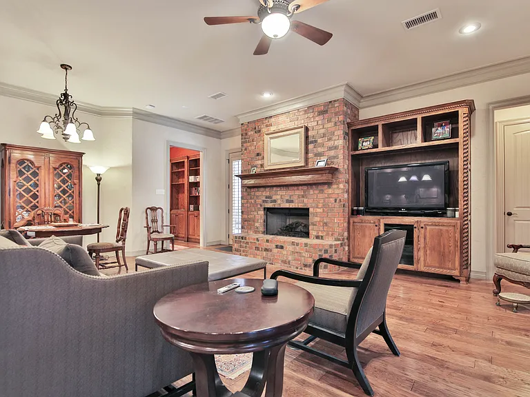 9201 York Pl — Photo 7