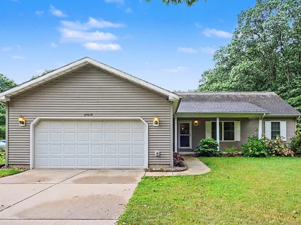 69018 Nautical Dr, Edwardsburg, MI 49112
