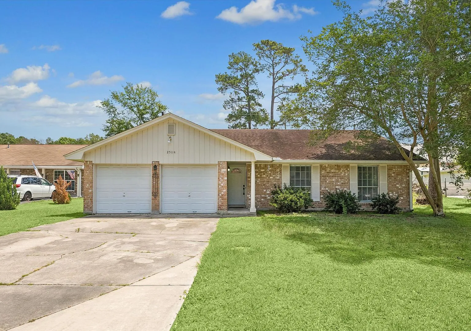 Huge yard with plenty room for everyone — Photo 2