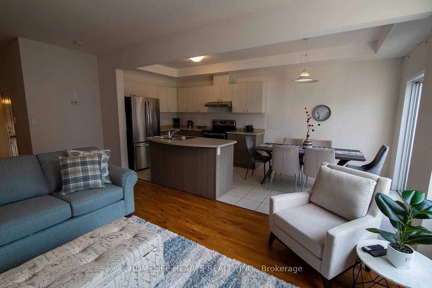 3 bed, $4,500 — Photo 2