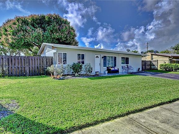 3rd image of 1040 NE 23rd Pl