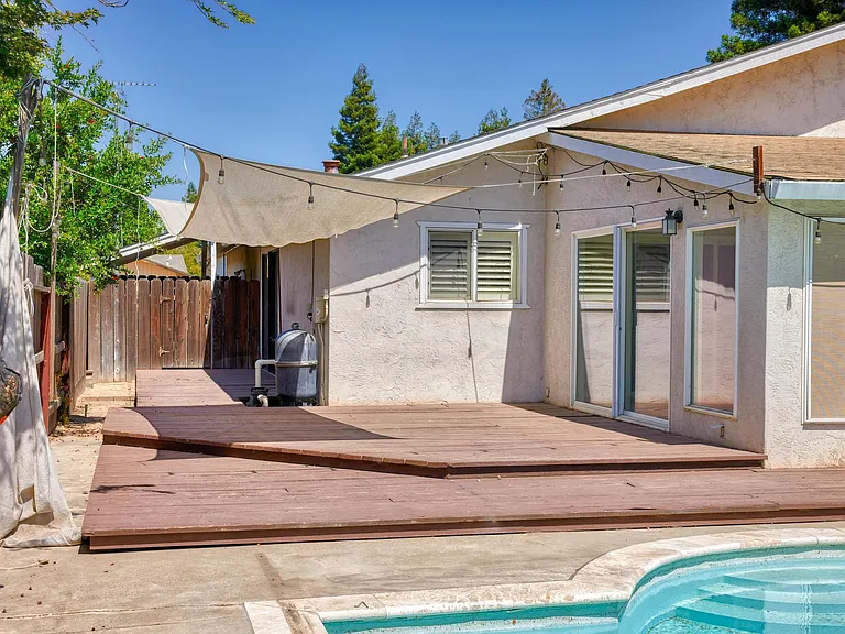 131 Mulholand Dr — Photo 15