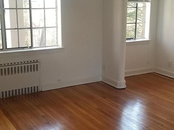 4th image of 60 University Pl