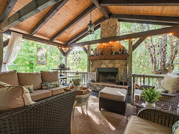4th image of 270 Stone Ln