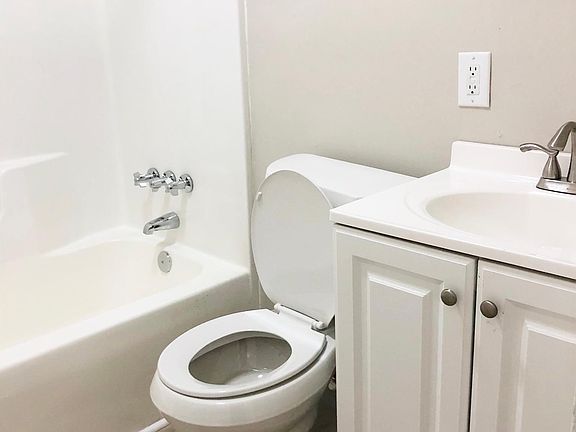4th image of 3528 Admiral Dr APT C