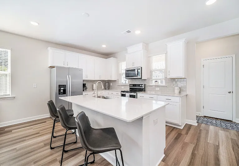 318 Lanyard St — Photo 17