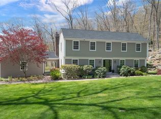 22 Mount Holly Rd E, Katonah, NY 10536