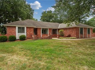4912 Whitney Dr, Independence, MO 64055