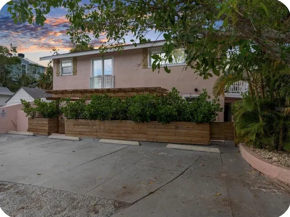 106 E Bay Dr, Treasure Island, FL 33706