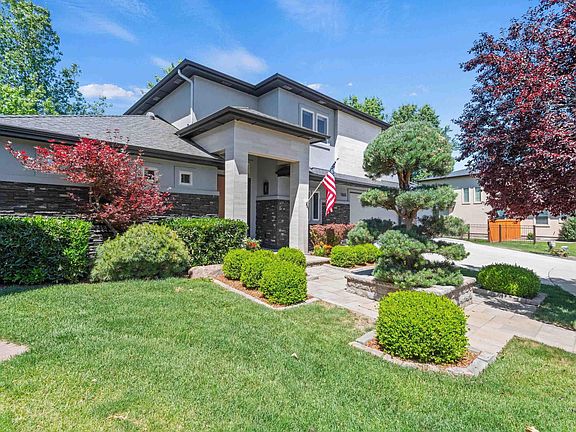 2nd image of 5835 N Red Hills Pl