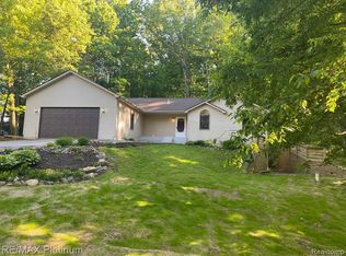 5201 Pine Hill Cir, Howell, MI 48843