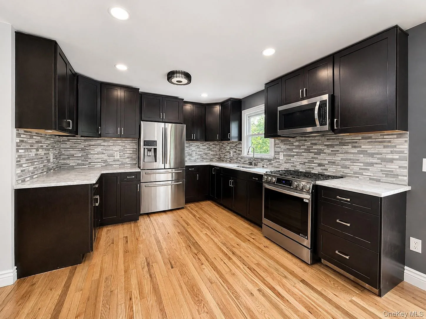 4 bed, 2.0 bath, 2144 sqft, $4,000 — Photo 2