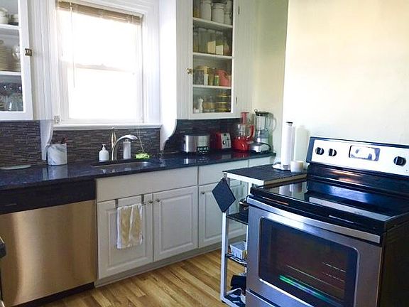 Fuller view of kitchen