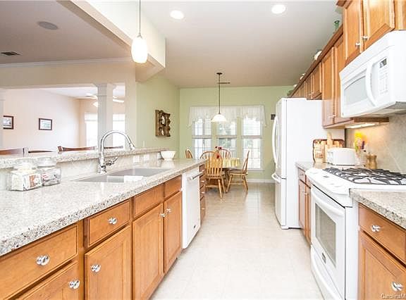 5th image of 2052 Hartwell Ln