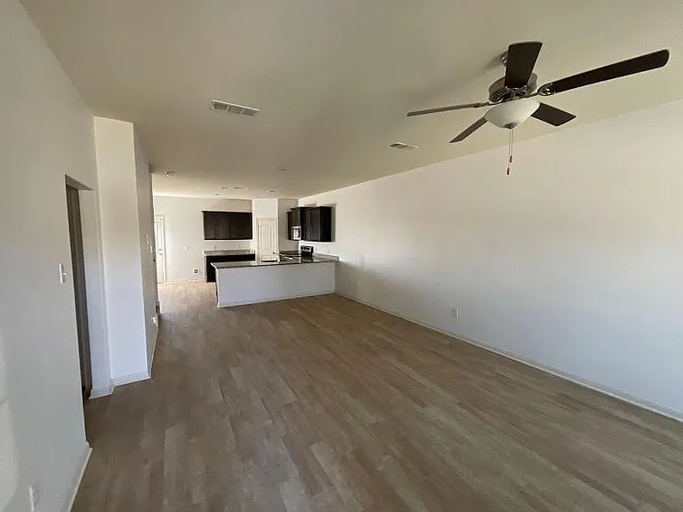 172 Allington Cir — Photo 4