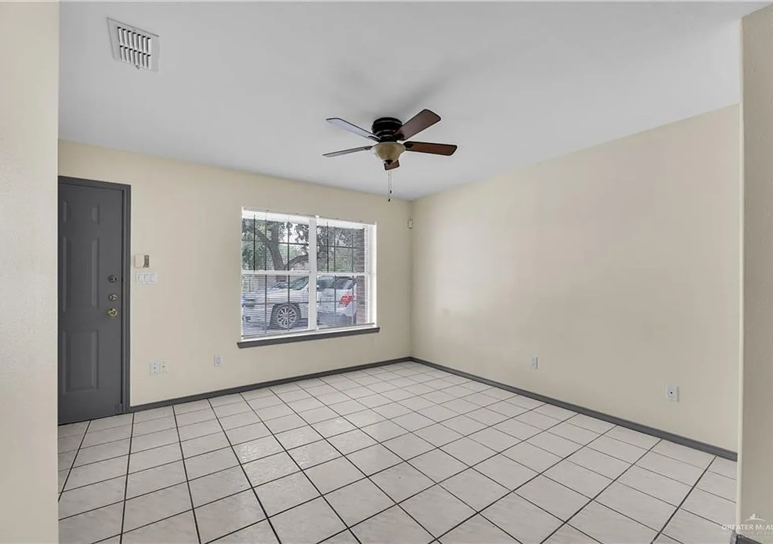 Broadway Apts — Photo 2