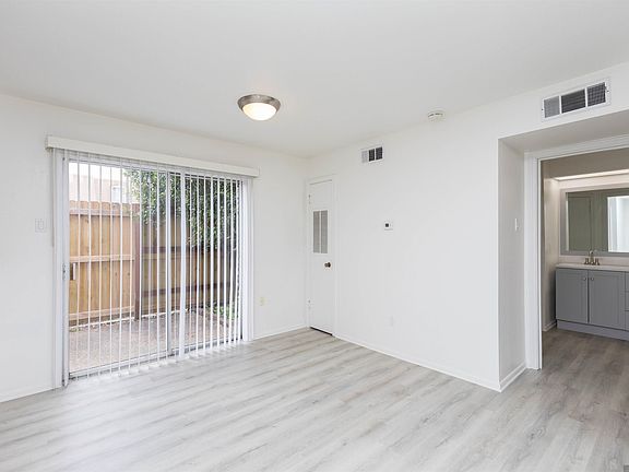 5th image of 2100 College Dr APT 37