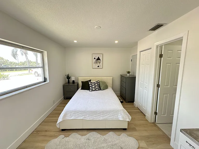 Palmetto Dr — Photo 2