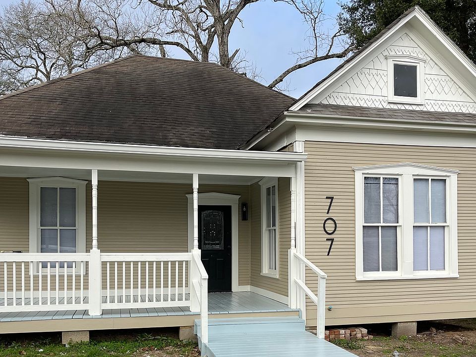 1st image of 707 Alliance St