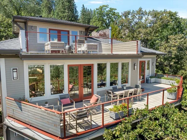 180 Logan Dr, Ashland, OR 97520