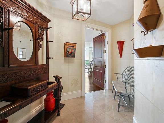 3rd image of 750 Park Ave NE APT 10W