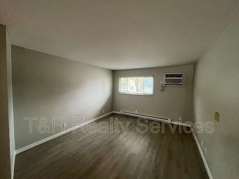 1152 Evans Ave #4 — Photo 9