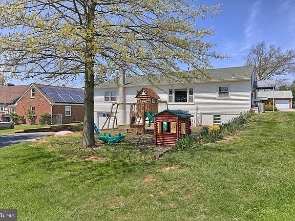3rd image of 434 E Lancaster St House Red