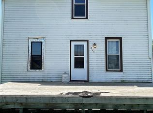 206 E Clark St, Calmar, IA 52132