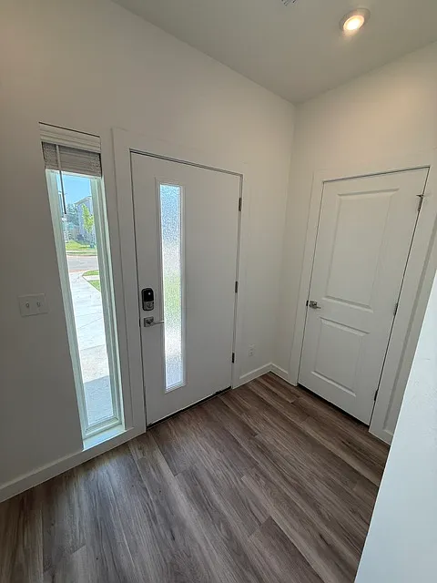 3 bed, 2.5 bath, 1700 sqft, $2,000 — Photo 4