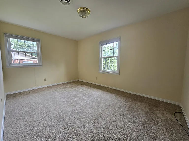 208 Caldwell Dr — Photo 4
