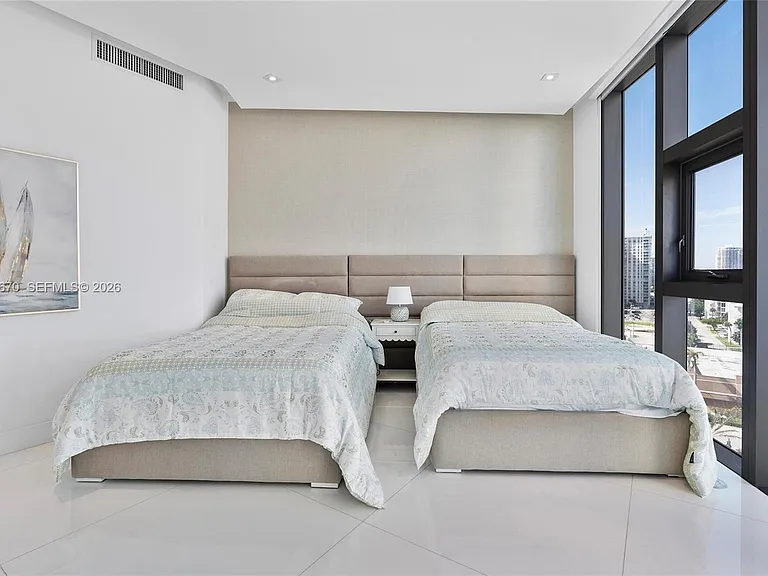 17475 Collins Ave #504 — Photo 40