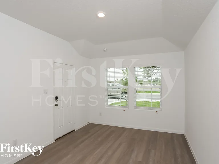 9246 Landa Fls — Photo 12