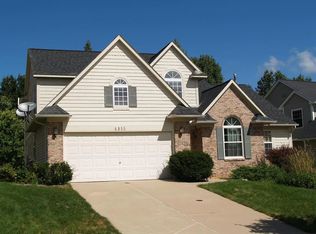 4955 S Ridgeside Cir, Ann Arbor, MI 48105